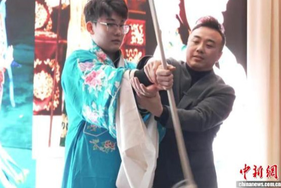 媒体聚焦渤海 | 中国新闻网以《国粹遇见车间：一所化工职校的“跨界”实验》为题报道学院